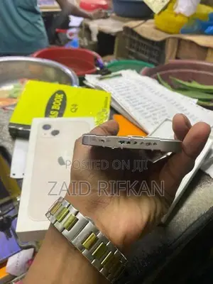 Apple iPhone 13 (Used)
