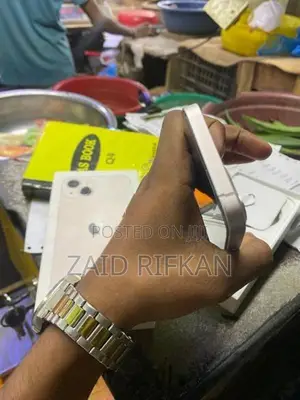 Apple iPhone 13 (Used)