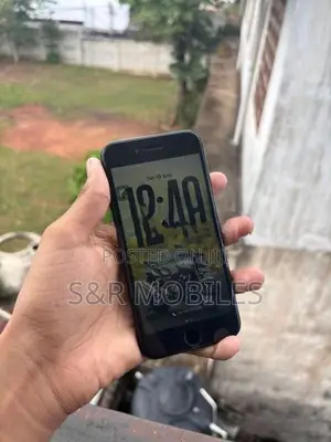 Apple iPhone SE 2 (Used)
