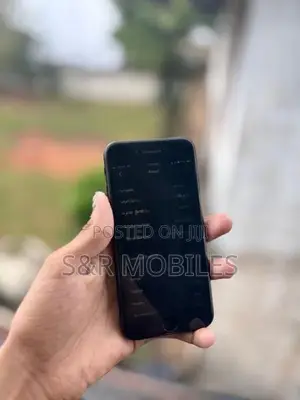 Apple iPhone SE 2 (Used)