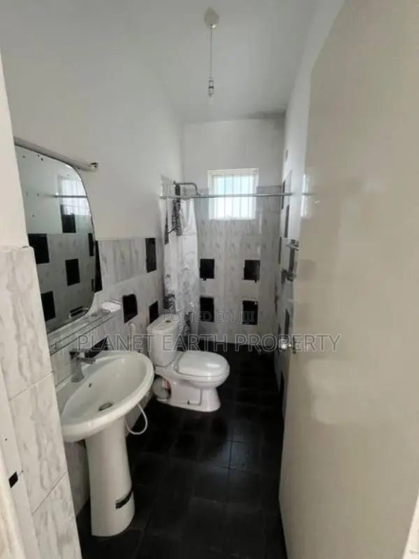 Luxury Three Bedroom House at Lion city