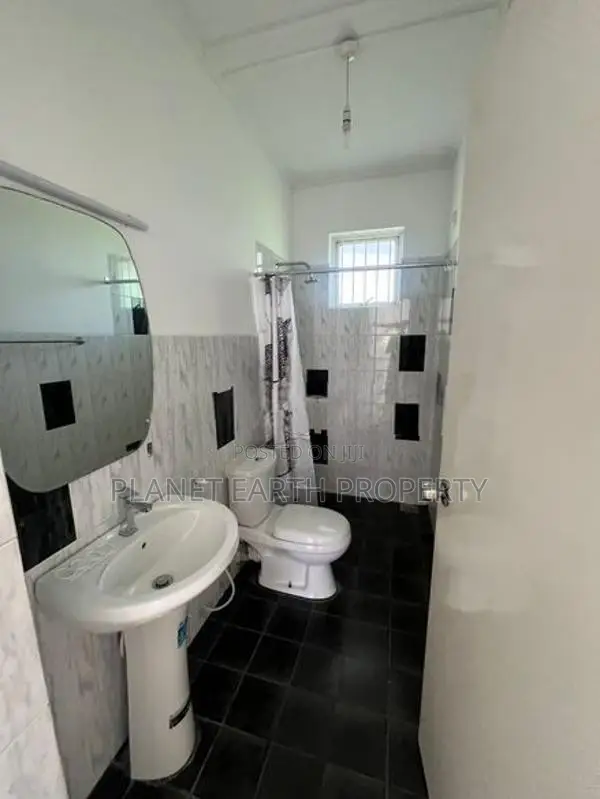Luxury Three Bedroom House at Lion city
