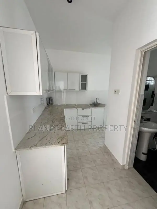 Luxury Three Bedroom House at Lion city