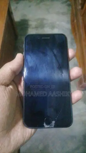 Apple iPhone SE 2 (Used)