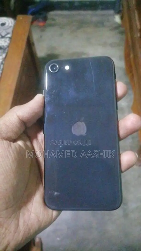 Apple iPhone SE 2 (Used)