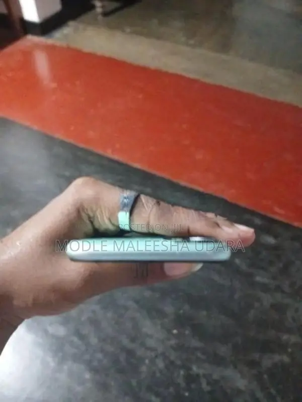 Apple iPhone 11 (Used)