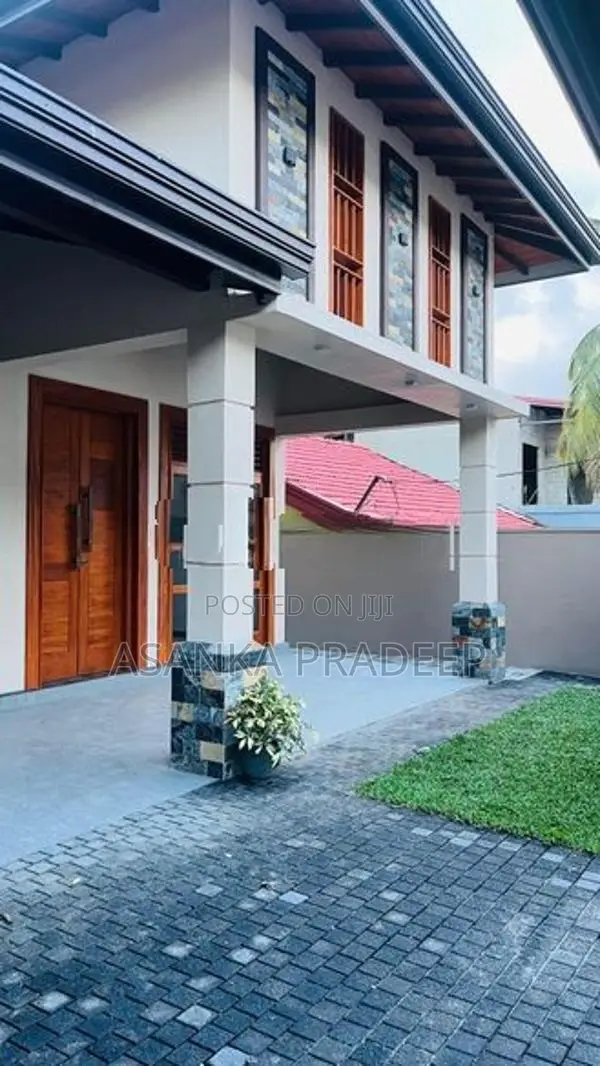 අලුතින්ම ඉදිකරන ලද අතිසුඛෝපබෝගී තනිමහල් නිවස මත්තෙගොඩින් විකිනීමට(fui2
