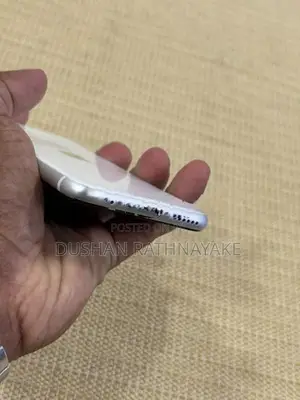 Apple iPhone SE 2 (Used)