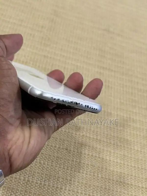 Apple iPhone SE 2 (Used)
