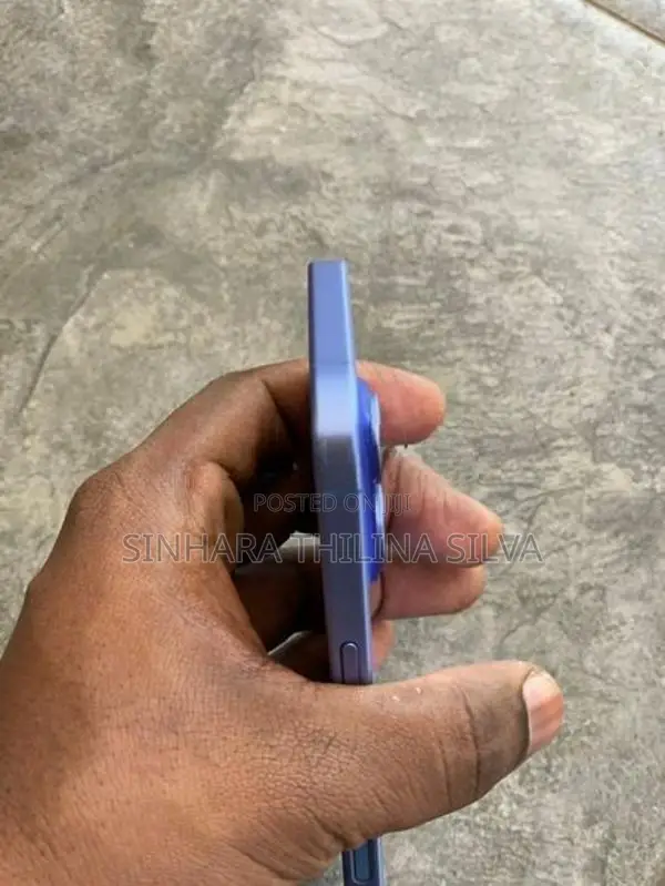 Apple iPhone 16 (Used)