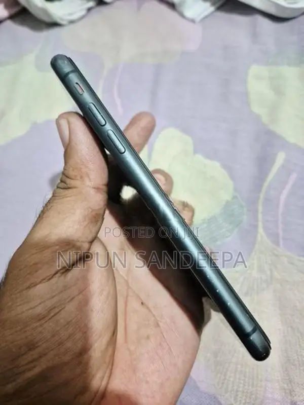 Apple iPhone 11 (Used)