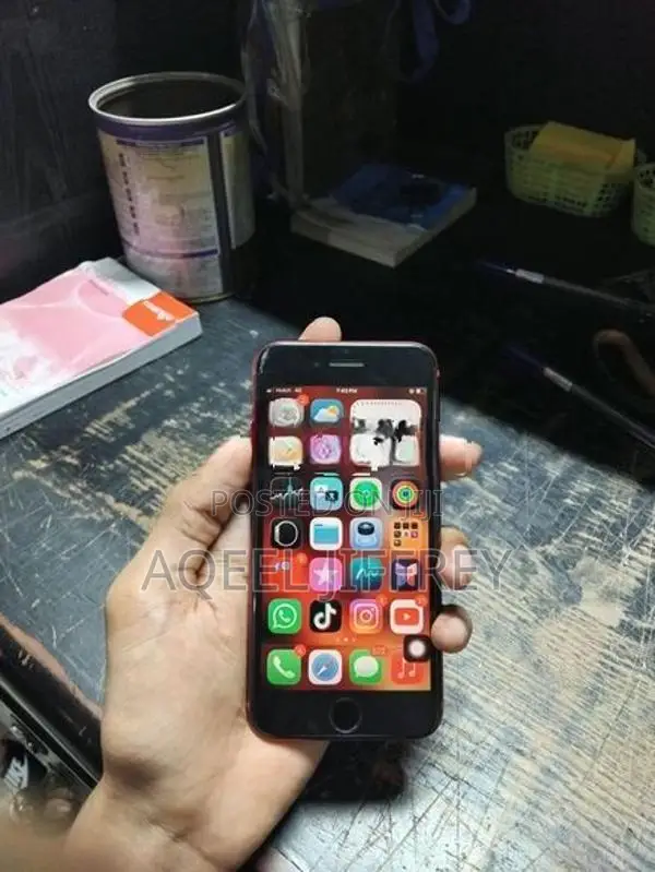 Apple iPhone SE 2 (Used)