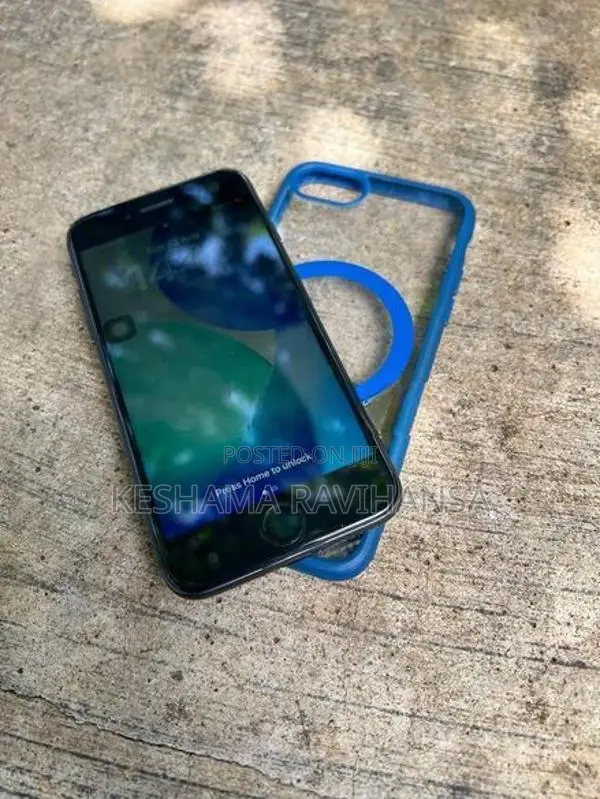 Apple iPhone SE 2 (Used)
