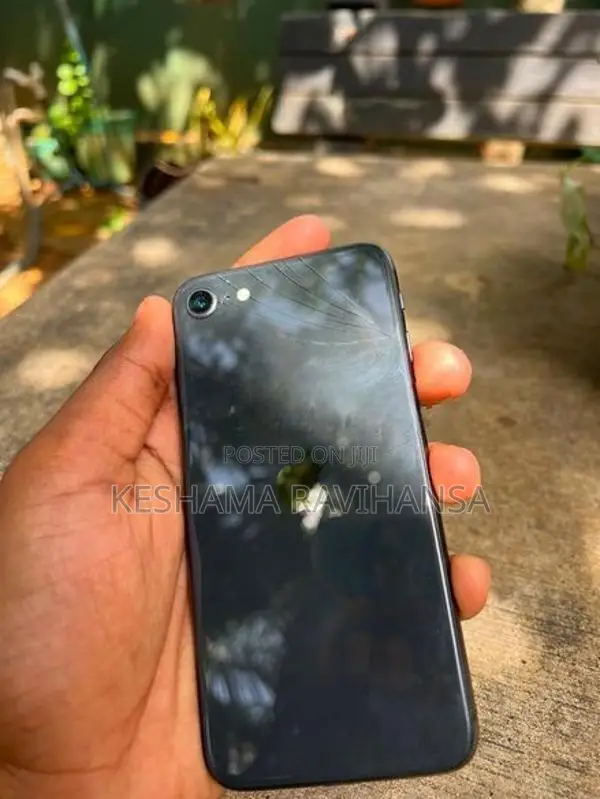 Apple iPhone SE 2 (Used)