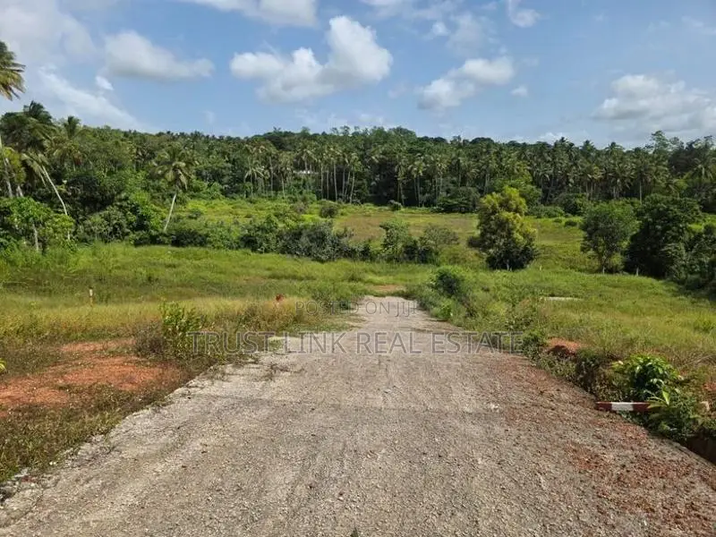 Land for Sale in Udugampola