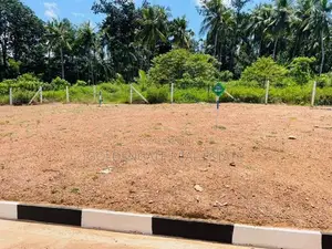 Kadawatha නගරය සමීපයෙන් බස් පාරට ඇවිදින දුරින් බිම්කොටස් විකිණීමට