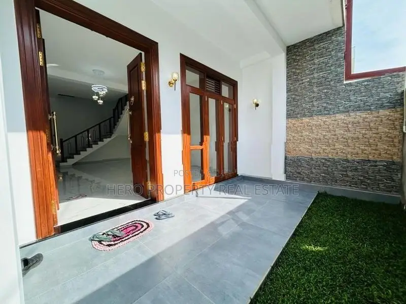Unique Designed Brand New House For Sale In Piliyandala