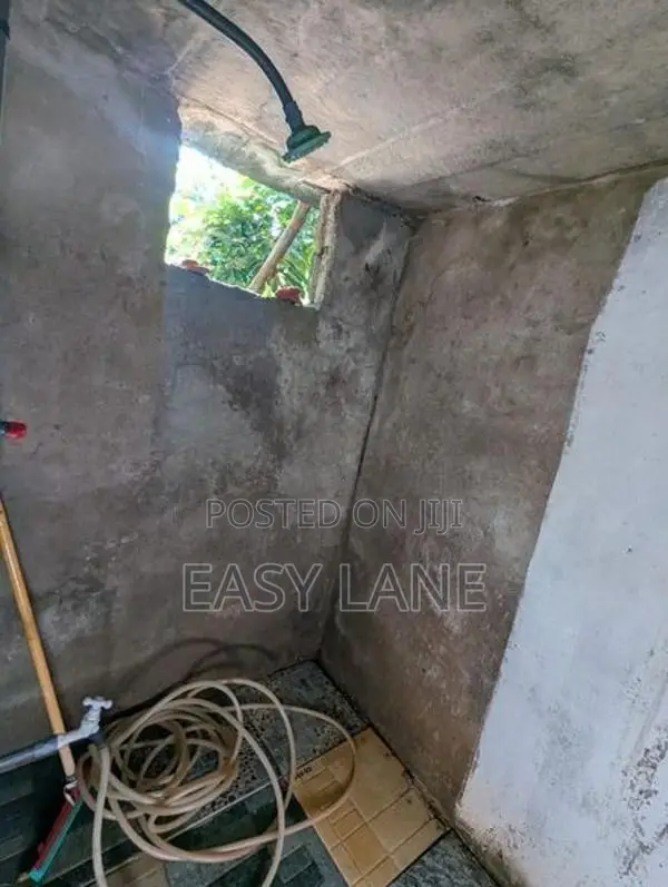 වේයන්ගොඩ බාදුරාගොඩ කාපට් පාරට මුහුණලා නිවසක්