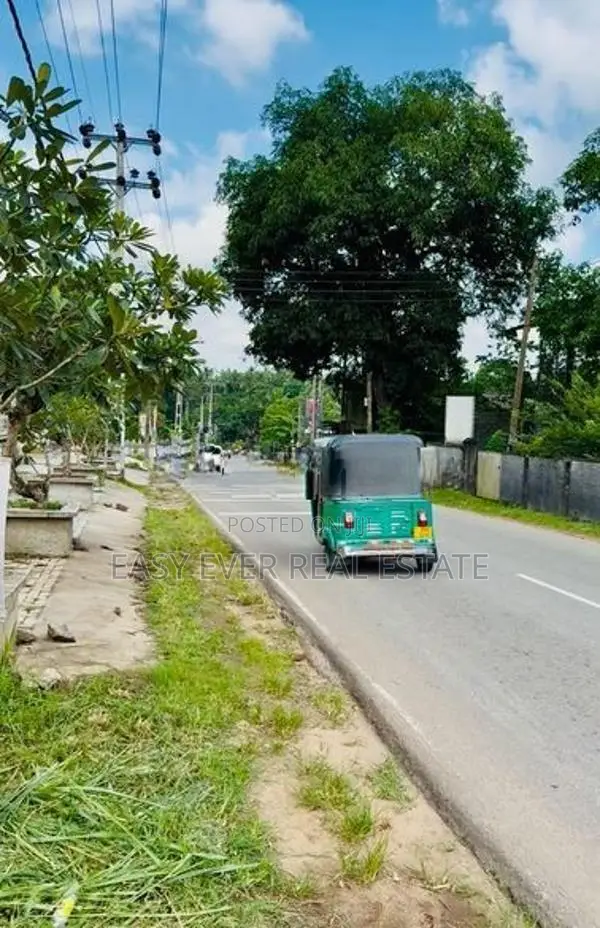 වැලිවේරිය නගරයට ආසන්නයෙන් අගනා නේවාසික ඉඩම විකිණීමට