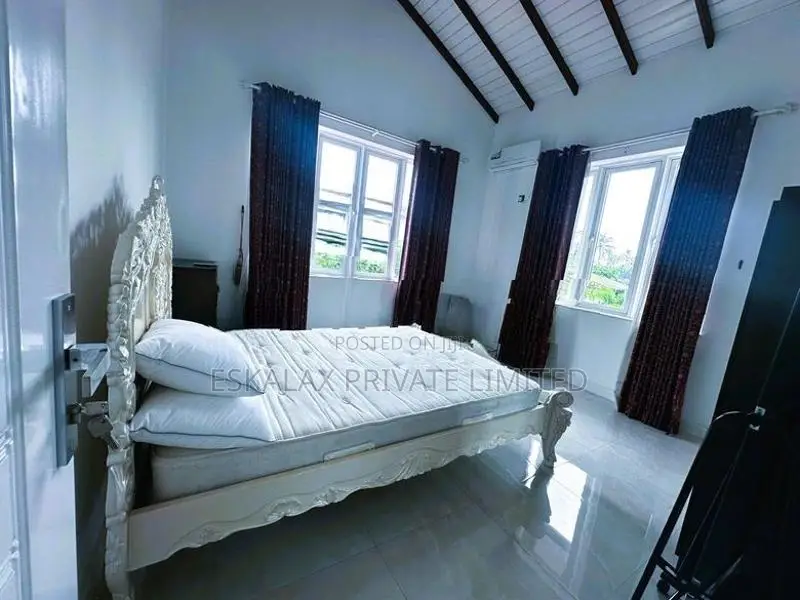 Luxury 6 Bedrooms House for Rent in Talawatugoda- Hokandara| EH456