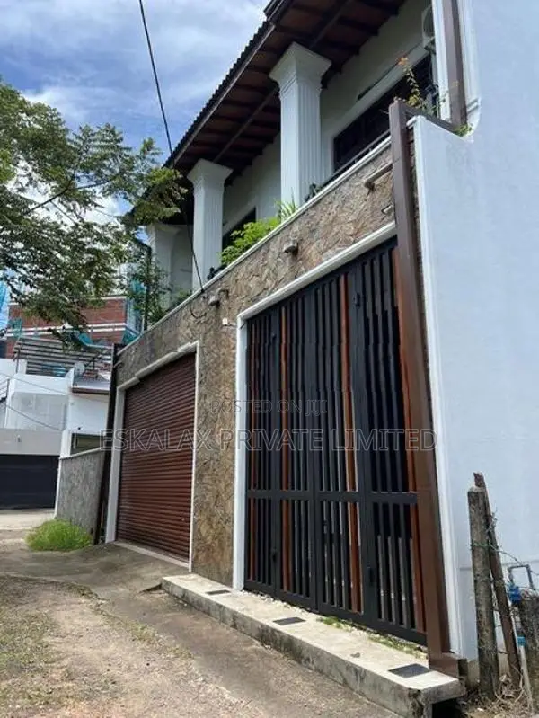 Fully Furnished Luxury House for Rent in Madiwela, Kotte | EH455