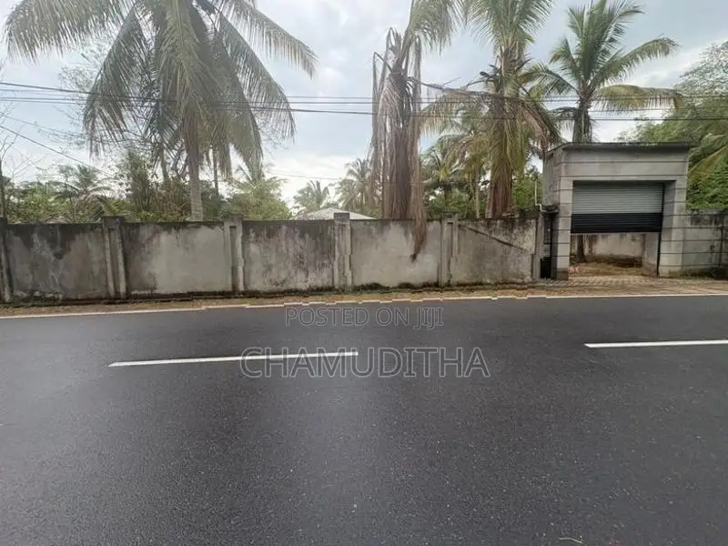 House with Land for Sale Mahiyanganaya