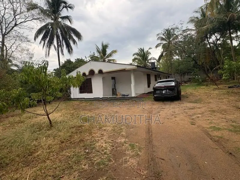 House with Land for Sale Mahiyanganaya