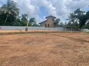 කරාපිටිය ලගින්ම බිම් කොටස්
