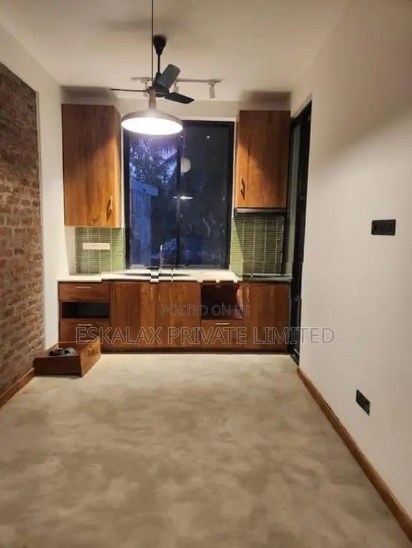 3-storey House For Rent in Heart Of Nawala | EH451