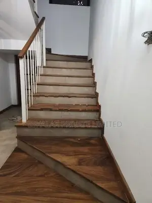 3-storey House For Rent in Heart Of Nawala | EH451