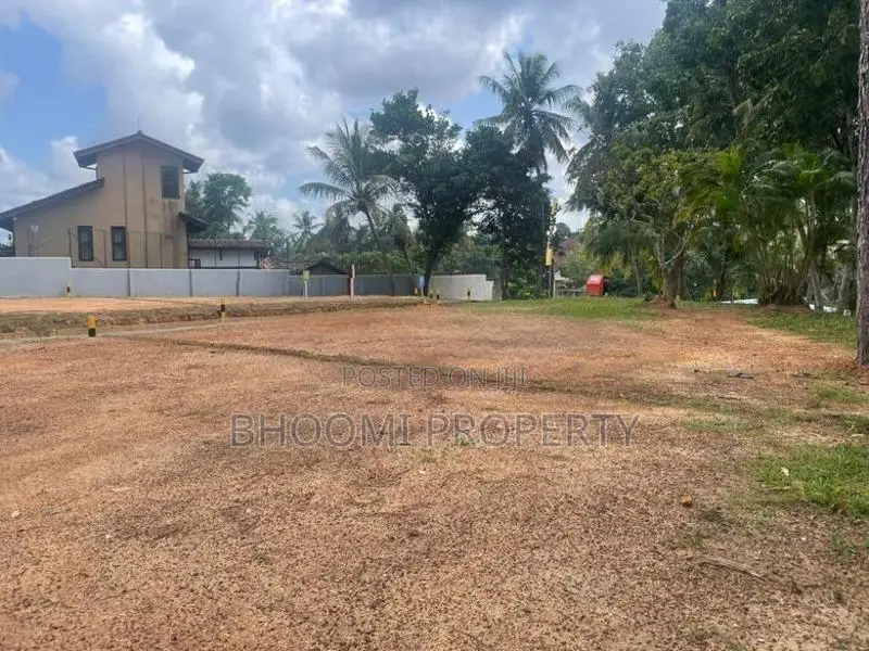 ගාල්ල නගරයෙන් බිම්කොටස්