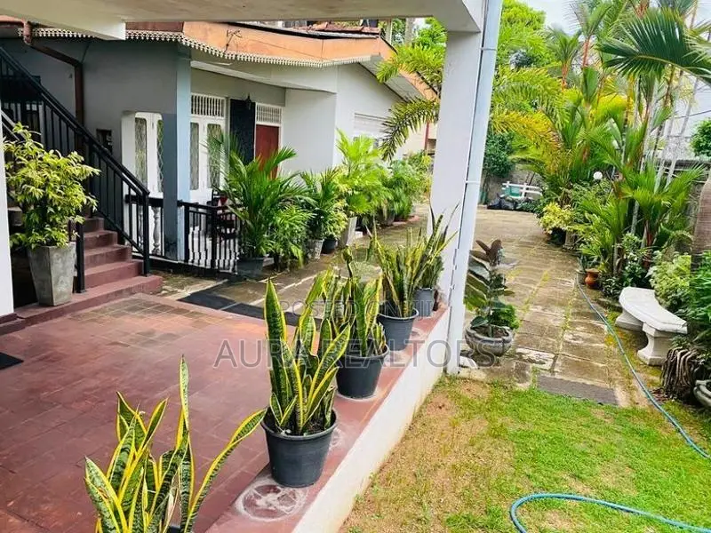 Land with Twin House for Sale in Dehiwala Bellamtara Road (P-197)
