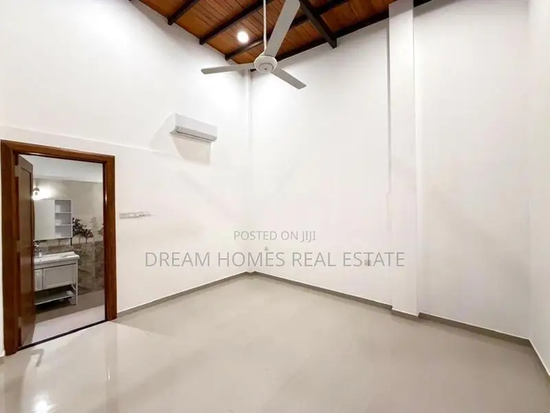 4-Bedroom House for Sale in Boralesgamuwa – Gangarama Road