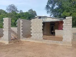 අඩක් නිමකළ නිවස සමඟ ඉඩම විකිණීමට Monaragala