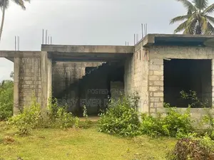 තංගල්ල – වීරකැටිය පර්චස් 16ක ඉඩමක් සමඟ අඩක් නිම කළ නිවසක්