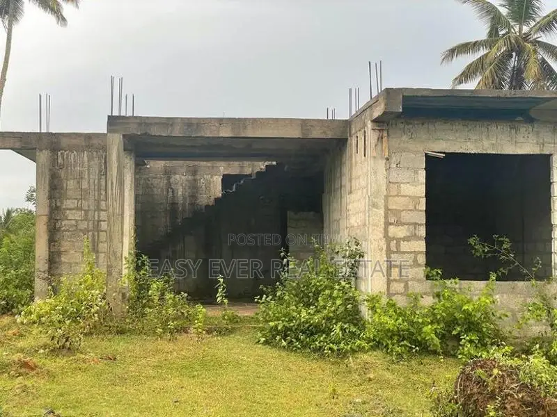 තංගල්ල – වීරකැටිය පර්චස් 16ක ඉඩමක් සමඟ අඩක් නිම කළ නිවසක්