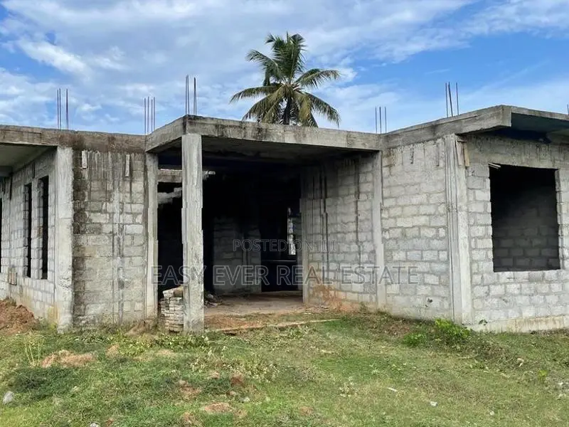 තංගල්ල – වීරකැටිය පර්චස් 16ක ඉඩමක් සමඟ අඩක් නිම කළ නිවසක්