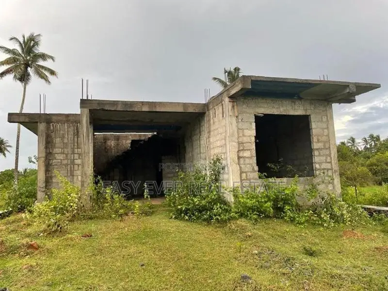 තංගල්ල – වීරකැටිය පර්චස් 16ක ඉඩමක් සමඟ අඩක් නිම කළ නිවසක්