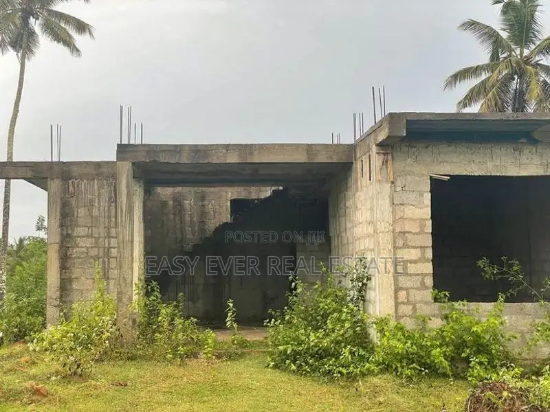 තංගල්ල – වීරකැටිය පර්චස් 16ක ඉඩමක් සමඟ අඩක් නිම කළ නිවසක්