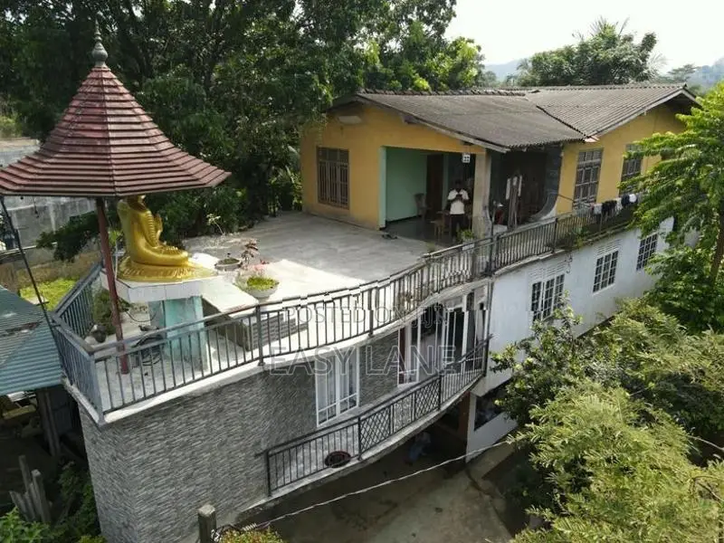 රුවන්වැල්ල නගරයෙන්ම දෙමහල් නිවසක් විකිණීමට