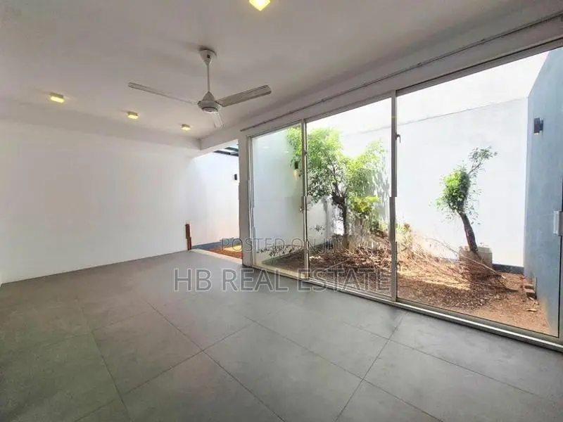 Almost Brand New Luxury House For Sale In Boralesgamuwa