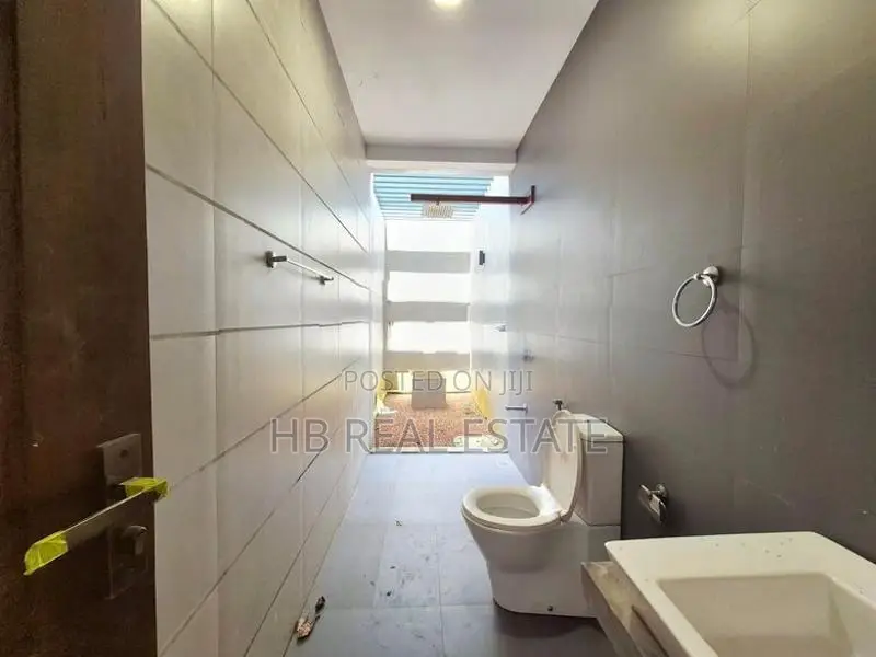 Almost Brand New Luxury House For Sale In Boralesgamuwa