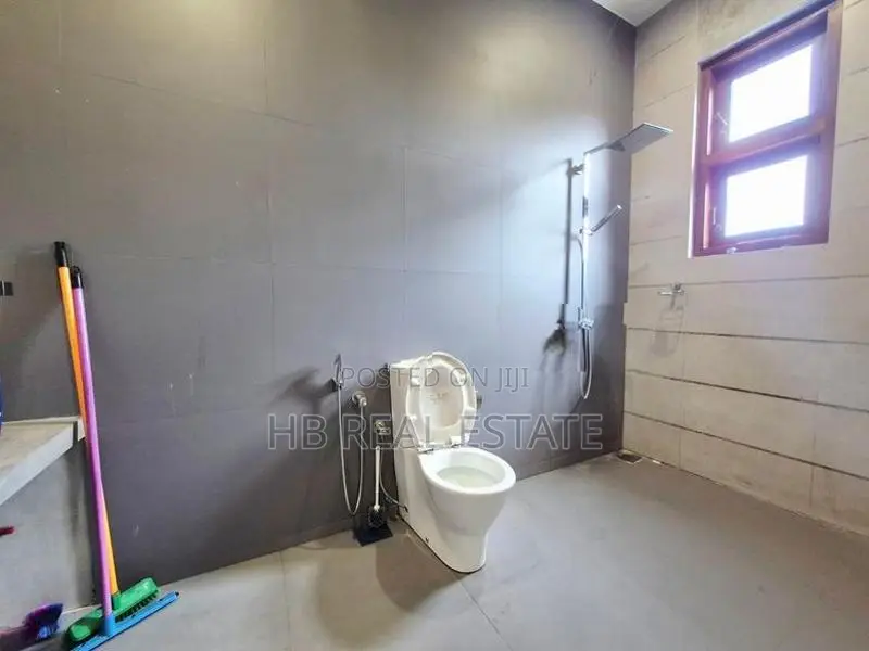 Almost Brand New Luxury House For Sale In Boralesgamuwa
