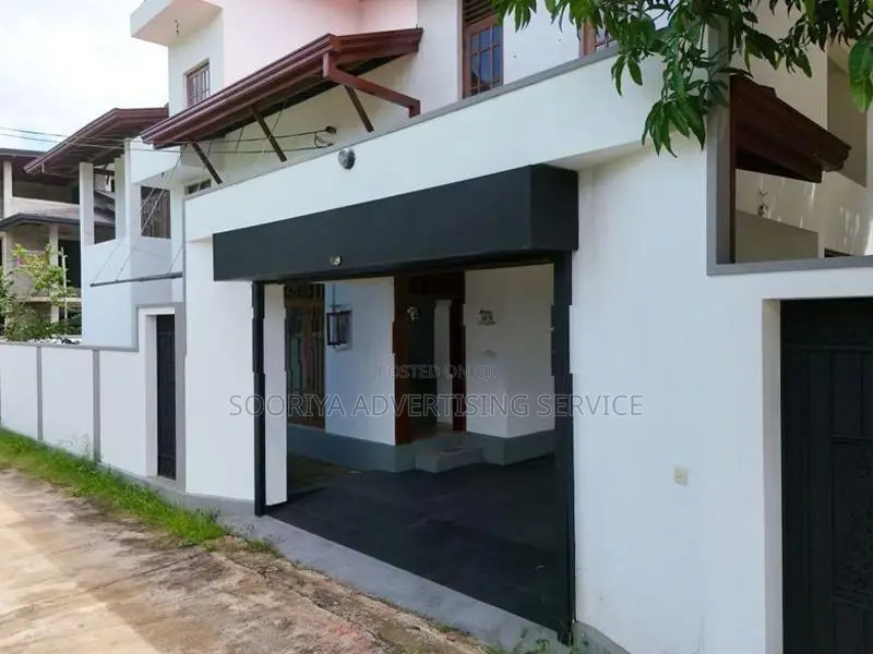 Luxury House for Sale in Bandaragama