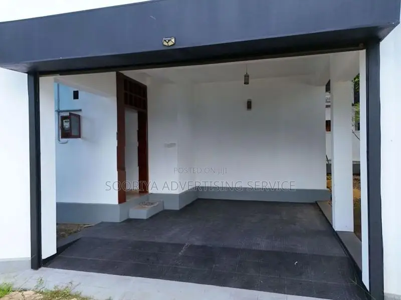 Luxury House for Sale in Bandaragama
