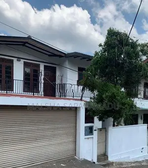 Two-Storey House | 4 Bedrooms 10 Perches Long-Term Rental Athurugiriya
