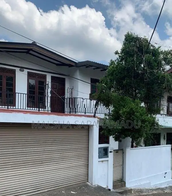 Two-Storey House | 4 Bedrooms 10 Perches Long-Term Rental Athurugiriya