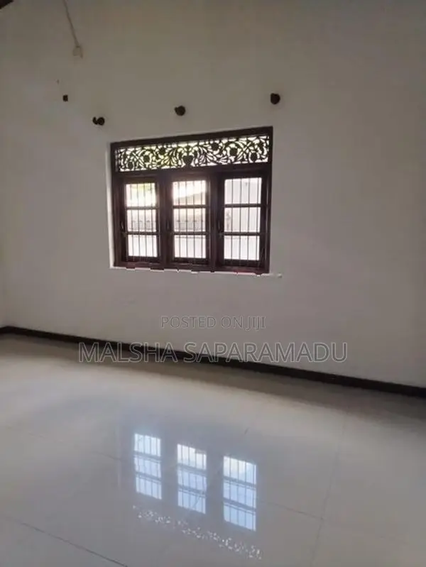 Two-Storey House | 4 Bedrooms 10 Perches Long-Term Rental Athurugiriya