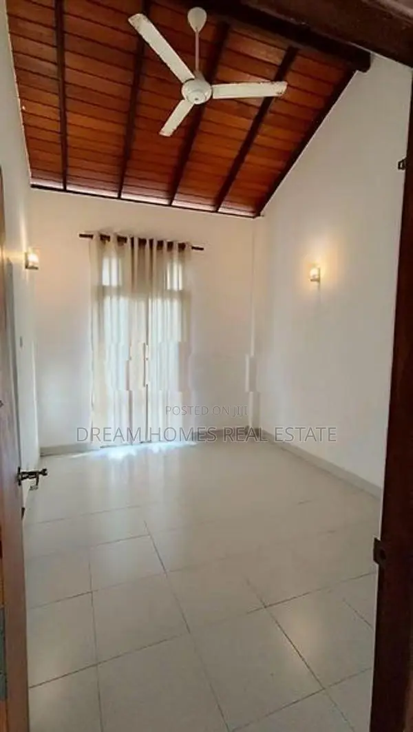 3 Bedroom House For Sale In Boralesgamuwa
