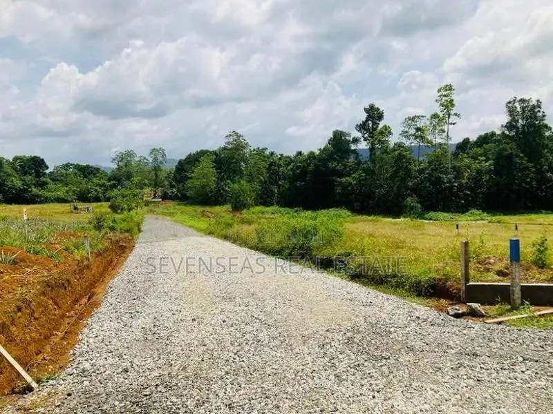 ඇහැලියගොඩින් සුන්දර නිස්කලංක ඉඩම්